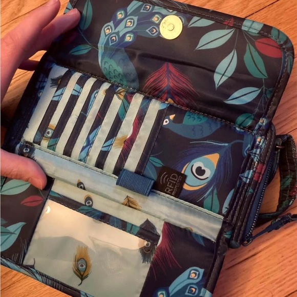 Blue Floral Quilted Wristlet Wallet - Picture 4 of 4